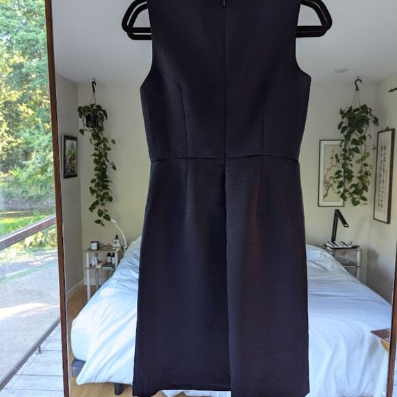 Banana Republic Textured Sleeveless Textured - Picture 4 of 4